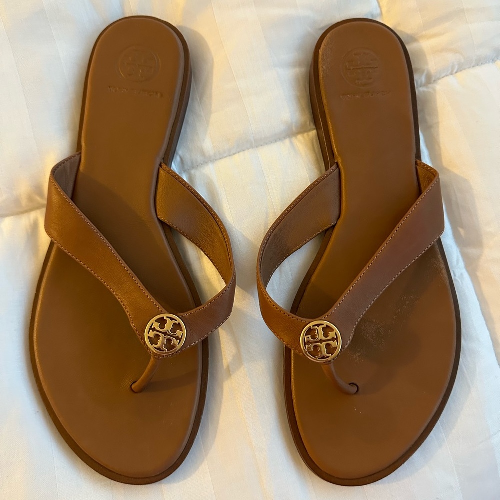 Tory Burch
Tan  Women's Benton Thong Sandals